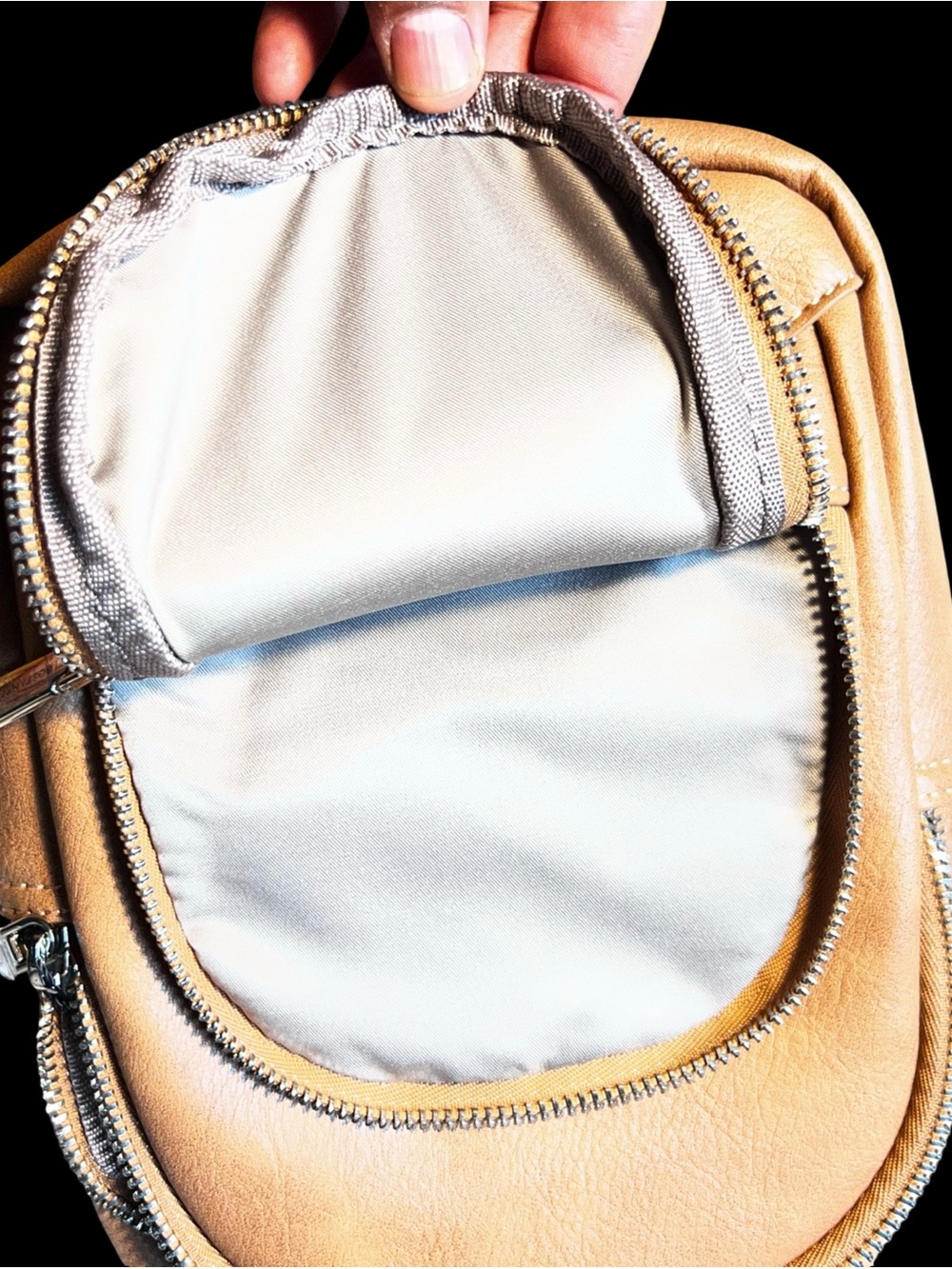 NWT Unisex BOSTANTEN Vegan Leather Small Sling Bag / Crossbody Chest Pack – Tan - Picture 4 of 6